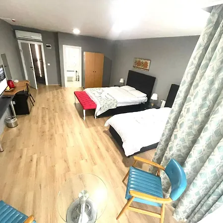 By Karam Otelcilik ホームステイ イスタンブール